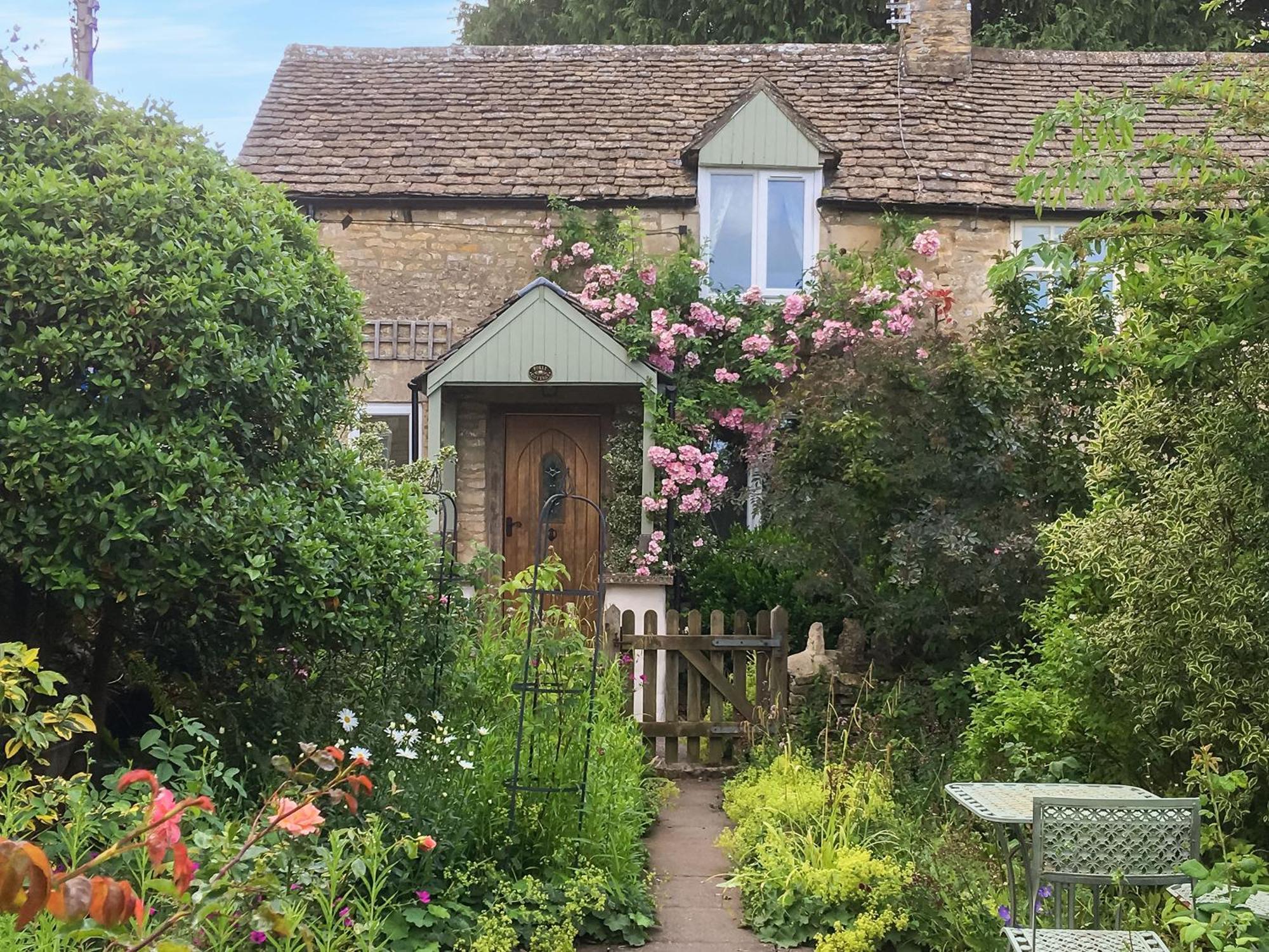 Folly Cottage Avening Exterior photo